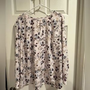 Beautiful off-white floral LOFT plus blouse. Like new!